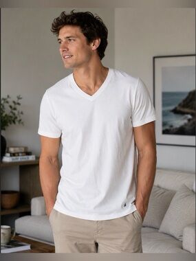 Nautica Size L V-Neck Tee